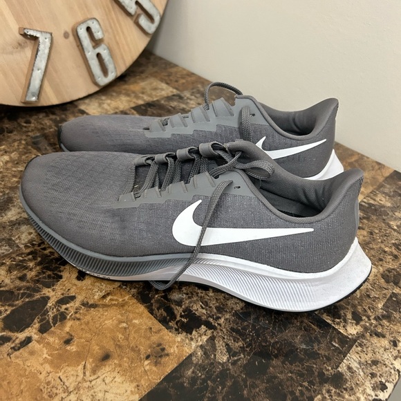 Nike Shoes - Picture 4 of 4